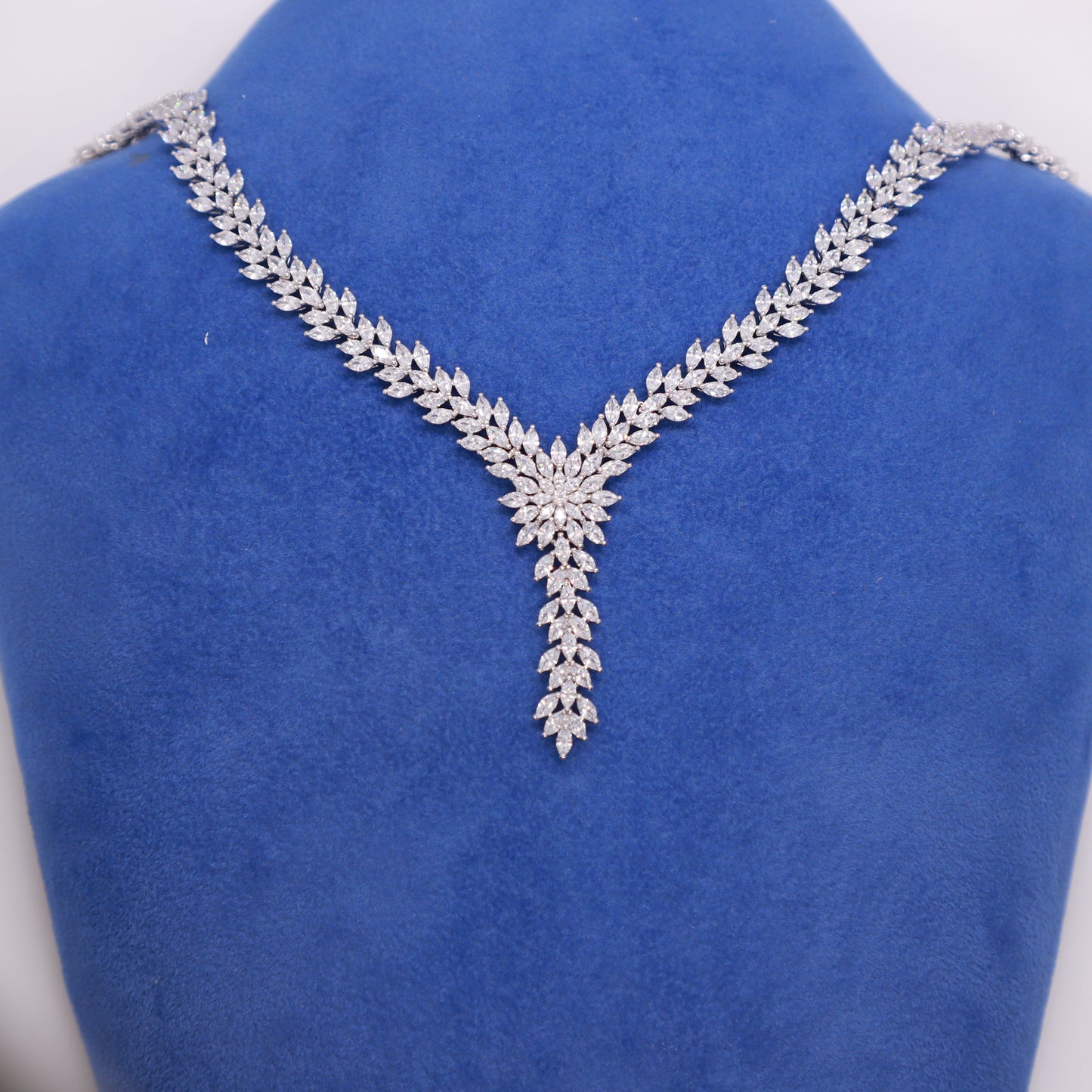 Collana zirconi a foglia